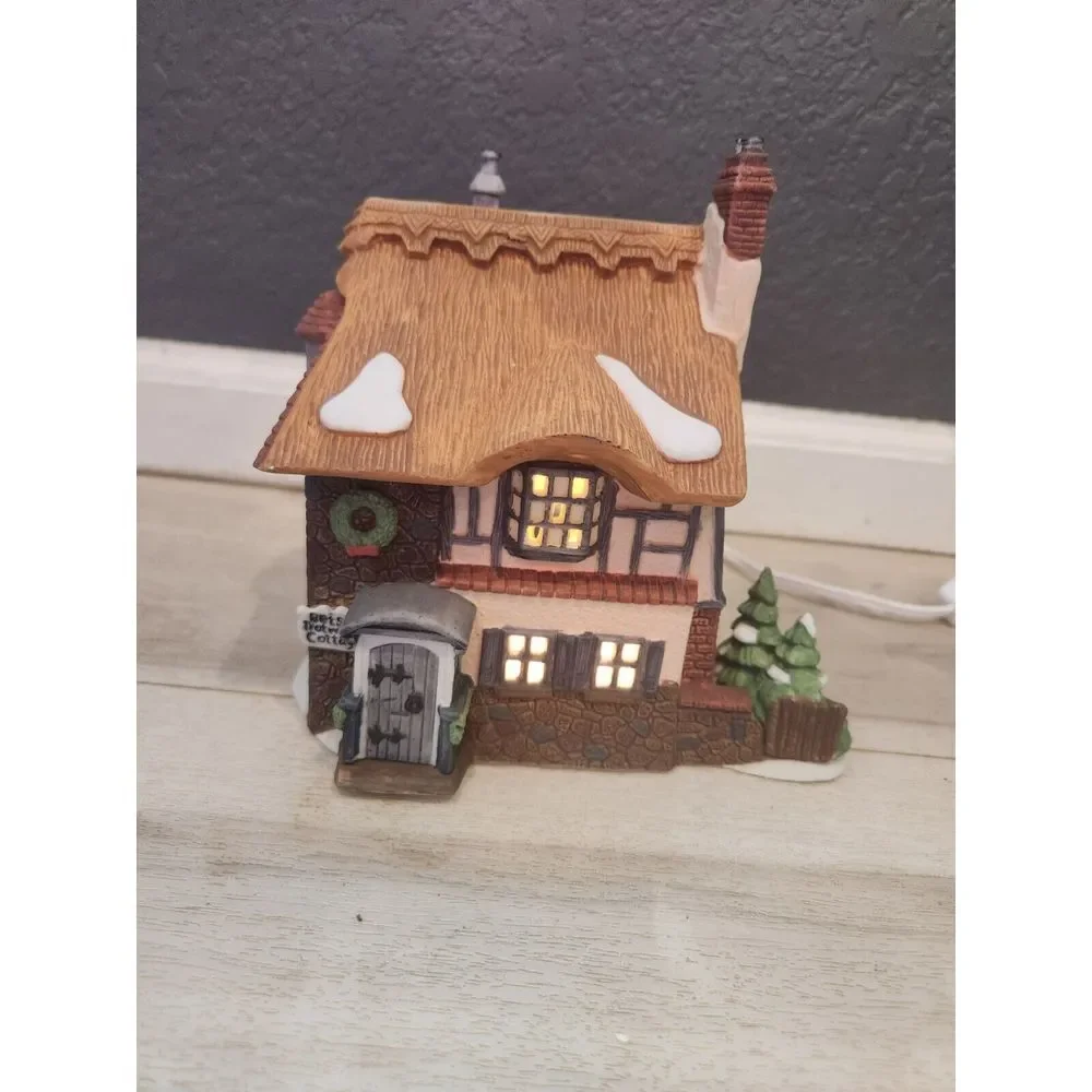 Department 56 Dickens' Village David Copperfield Betsy Trotwood's Cottage 55506‎